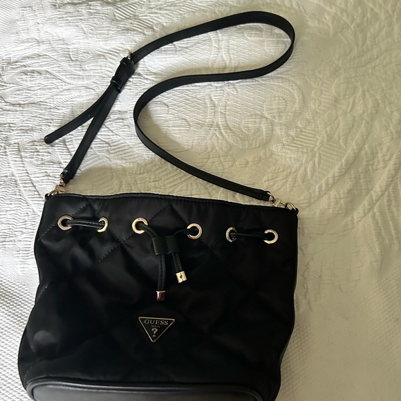 Guess black bucket purse - Picture 3 of 8